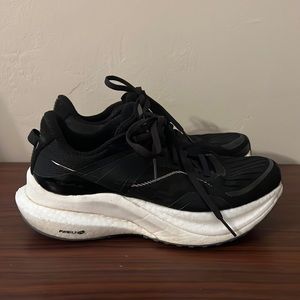 EUC Saucony Tempus Running Shoes